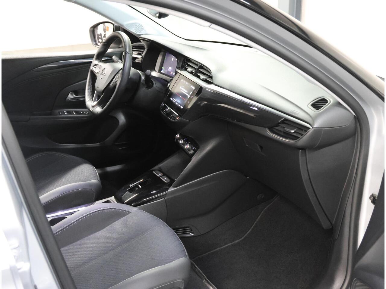 Opel e-Corsa Level 3 50kWh 136PK | 1ste eigenaar | 97%ACCURAPPORT | 3 FASE | Winterpakket | 17"LMV | Parkeersensoren | Navigatie | AUTOMAAT | LM velgen | Keyless | Two-Tone | LED | Parkeersensoren | Privacy Glass | Isofix |