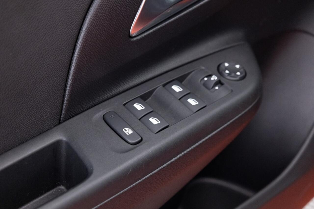 Opel e-Corsa Elegance 50 kWh | Full LED | Half LEDER | KEYLESS