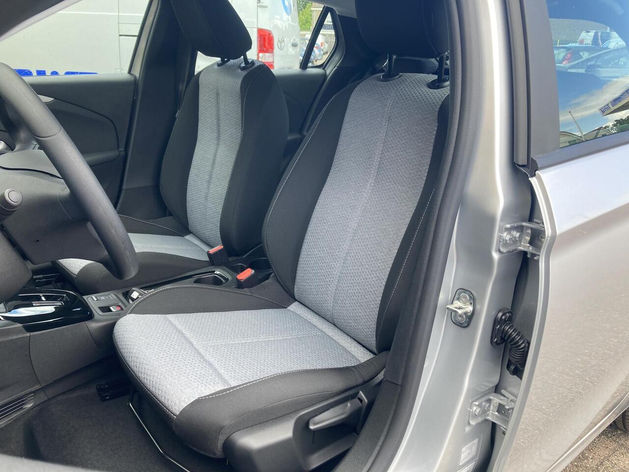 Opel e-Corsa 51 kWh Long Range Business Edition | NIEUW | DIRECT LEVERBAAR | Navigatie via Carplay/ Android auto | Climate control | Cruise control | Achteruitrijcamera | Warmtepomp | Parkeersensoren |