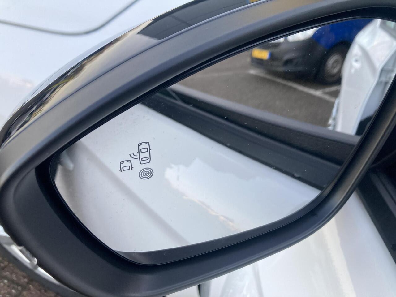 Opel e-Corsa Electric Long Range Business Edition 51 kWh | DEMO | Apple Carplay/ Android Auto | Climate control | Camera | Parkeersensoren | Dodehoek detectie | Cruise Control | Warmtepomp |