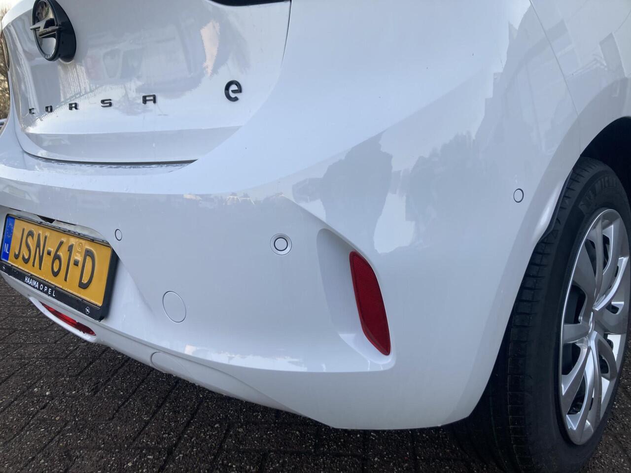 Opel e-Corsa Electric Long Range Business Edition 51 kWh | DEMO | Apple Carplay/ Android Auto | Climate control | Camera | Parkeersensoren | Dodehoek detectie | Cruise Control | Warmtepomp |