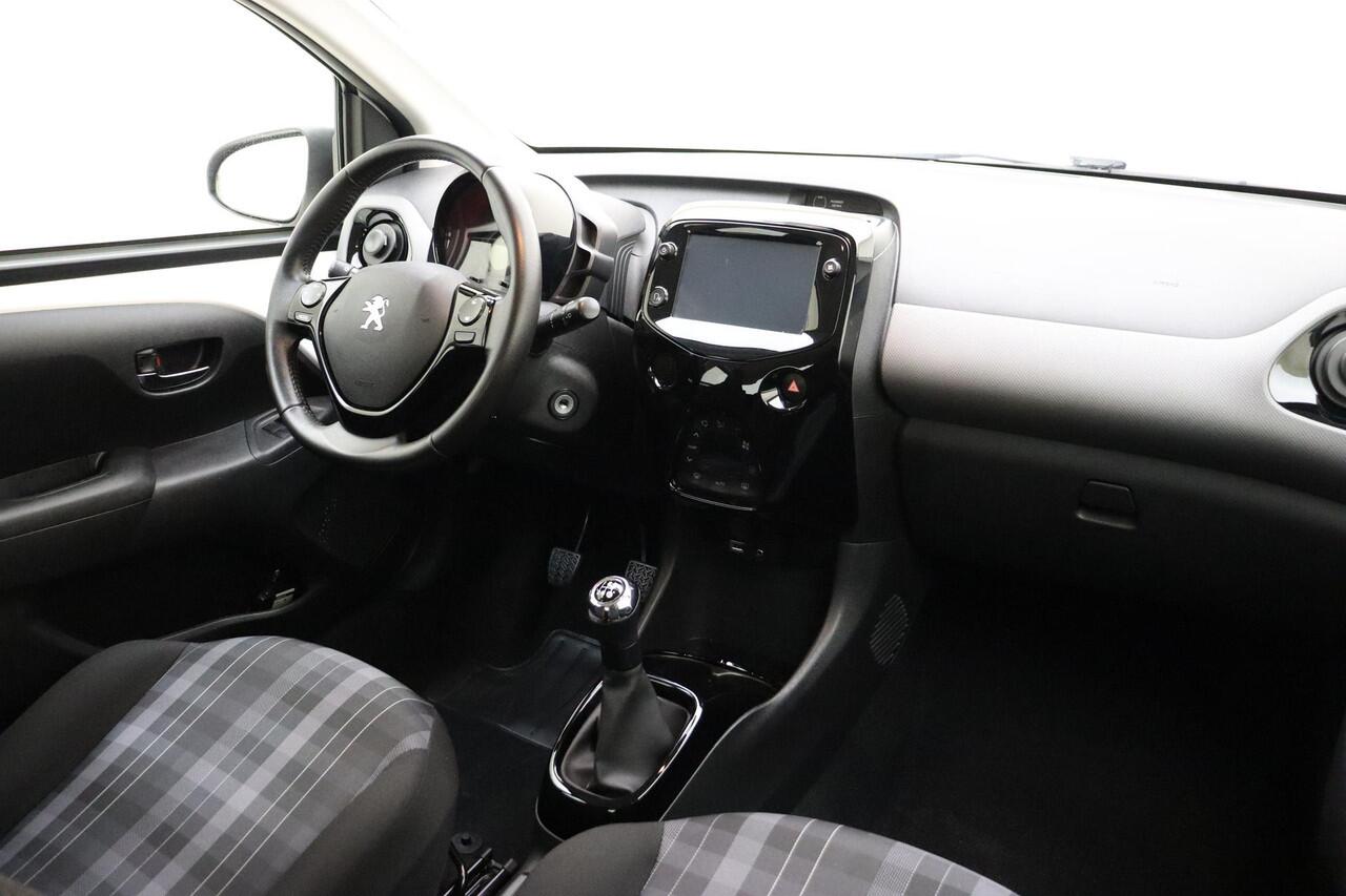 Peugeot 108 1.0 e-VTi Blue Lease Executive Apple Carplay/Android Auto | DAB | Achteruit Rijcamera | Bluetooth | Climate Control | Lichtmetalen Velgen