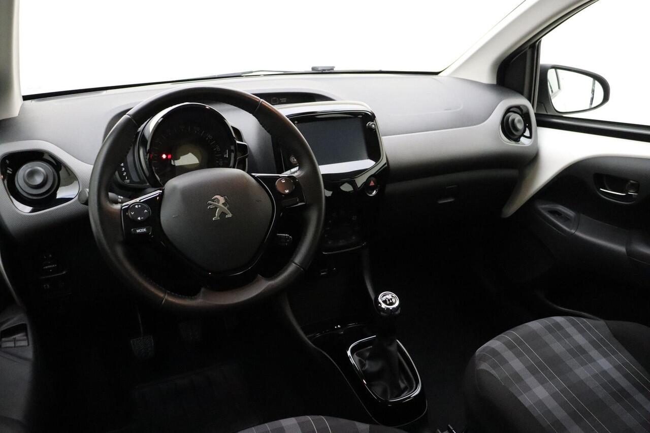 Peugeot 108 1.0 e-VTi Blue Lease Executive Apple Carplay/Android Auto | DAB | Achteruit Rijcamera | Bluetooth | Climate Control | Lichtmetalen Velgen