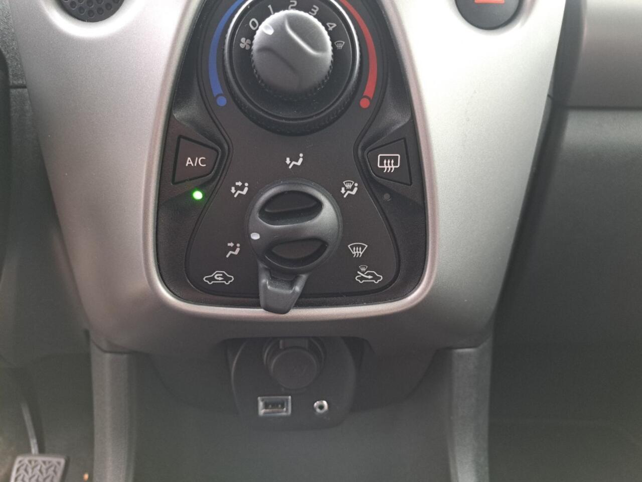 Peugeot 108 1.0 e-VTi 68 Pk Active 5 Drs. Airco Bluetooth