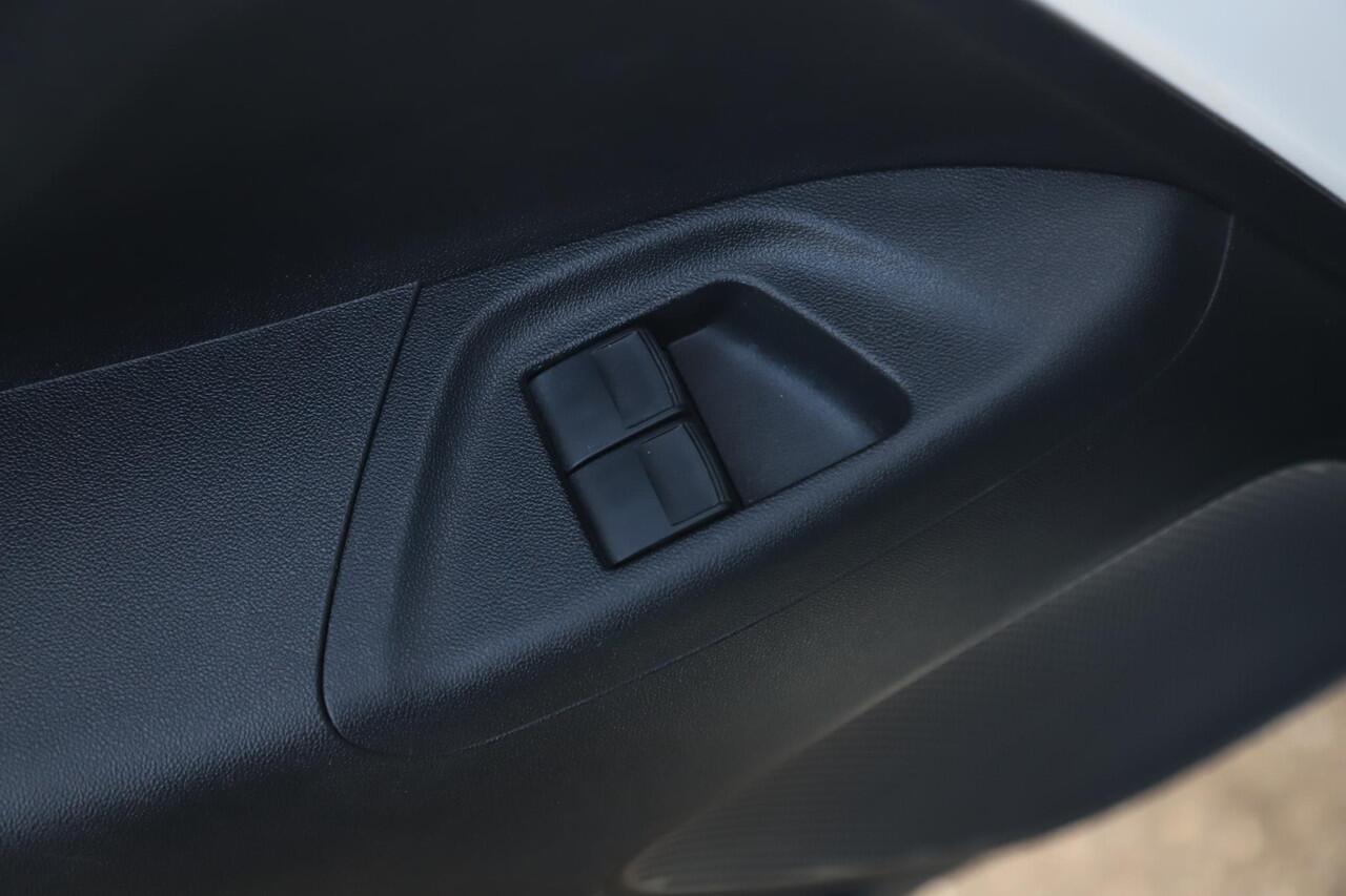 Peugeot 108 1.0 e-VTi Active Airco Radio Bluetooth Elektrische Ramen