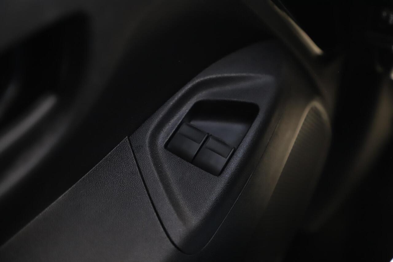 Peugeot 108 1.0 e-VTi Active Airco Radio Bluetooth Elektrische Ramen