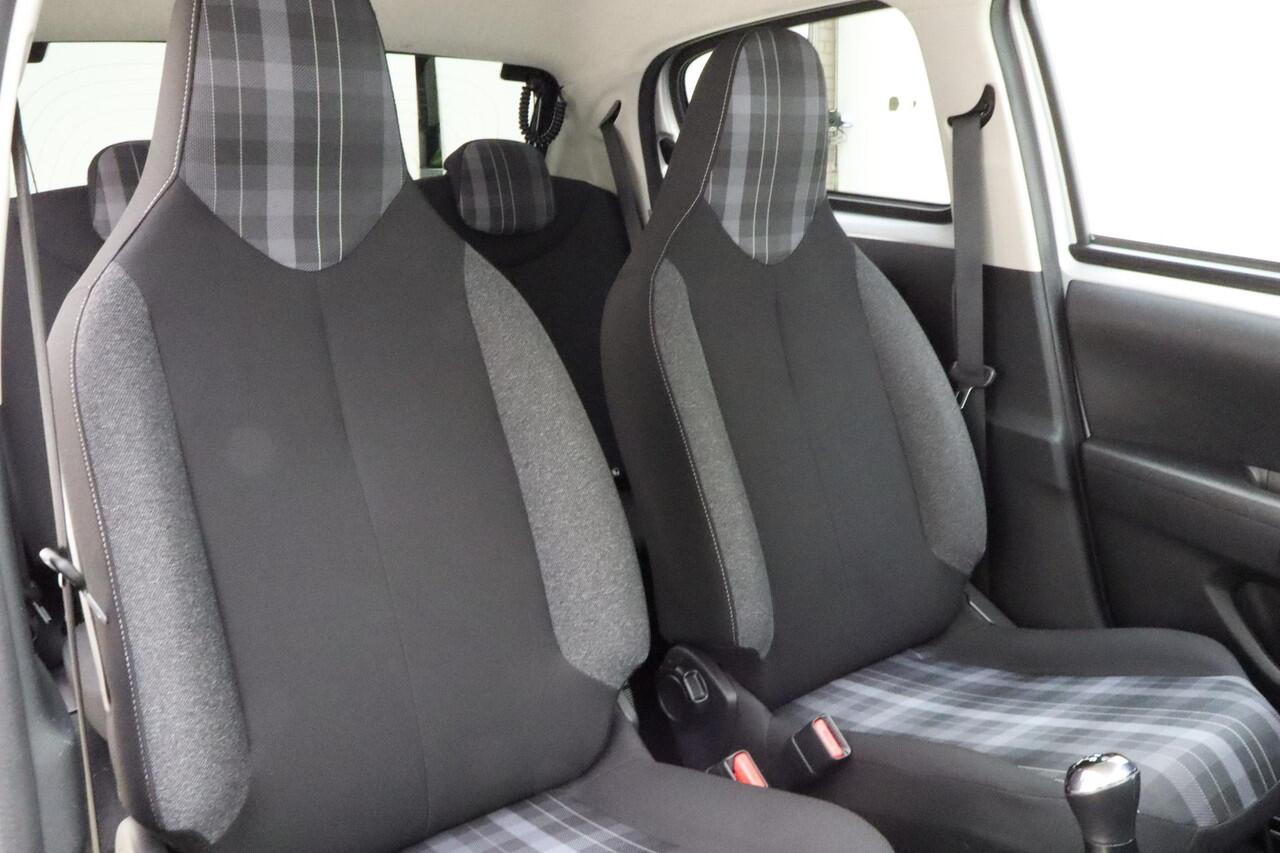 Peugeot 108 1.0 e-VTi Allure 72 PK | Handgeschakeld | 5-Deurs | Touchscreen | Camera | Climate Control | Licht Metalen Velgen | Elektrische ramen | Bluetooth | 1e eigenaar