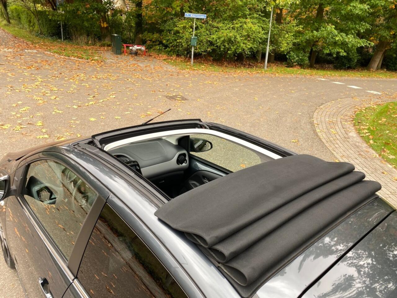 Peugeot 108 1.0 E-VTI Allure - Schuifdak - Airco - Navi !!!