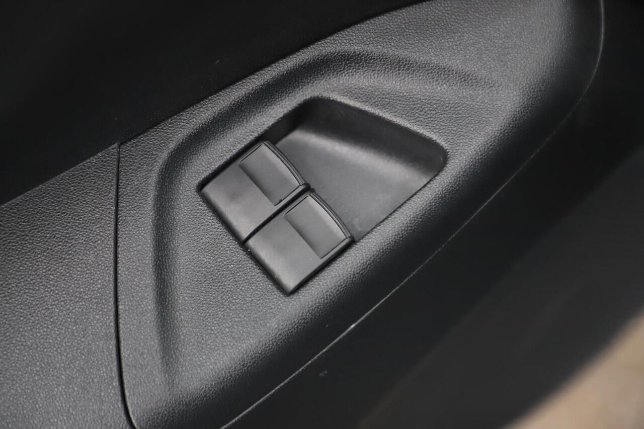 Peugeot 108 1.0 e-VTi Active NAP! Airco Radio Bluetooth Elektrische Ramen