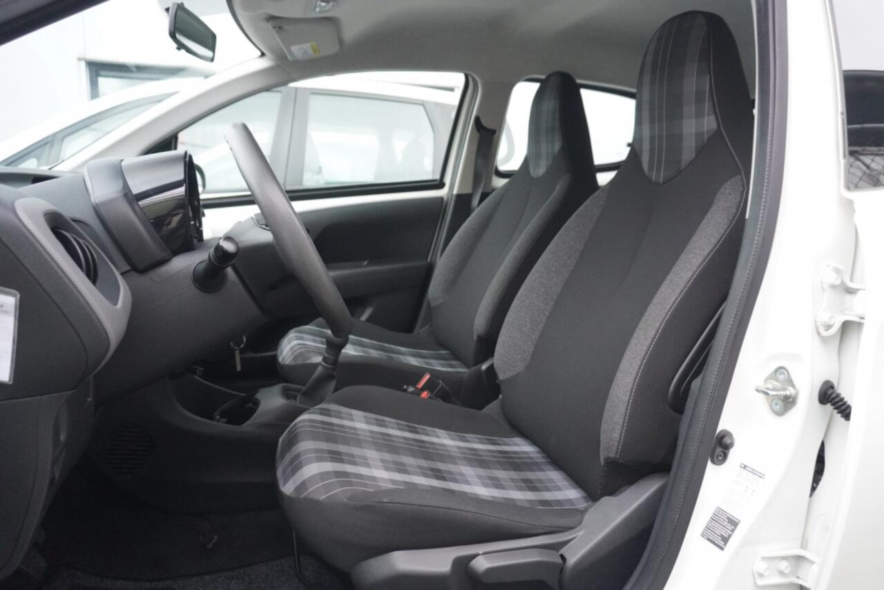 Peugeot 108 1.0 e-VTi Active Airco | CarPlay en Android auto | NAP | 5-deurs