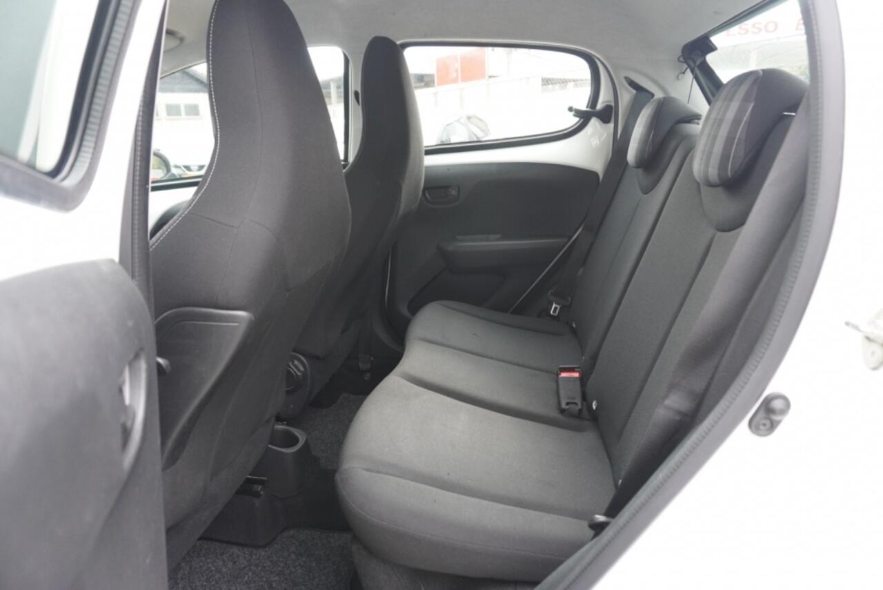 Peugeot 108 1.0 e-VTi Active Airco | CarPlay en Android auto | NAP | 5-deurs