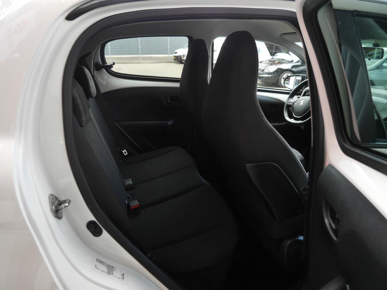 Peugeot 108 1.0 e-VTi Style | Airco | 5 deurs | Extra getint glas | Mistlampen | Elektrische ramen voor | Chrome spiegelkappen | Snelheidsbegrenzer