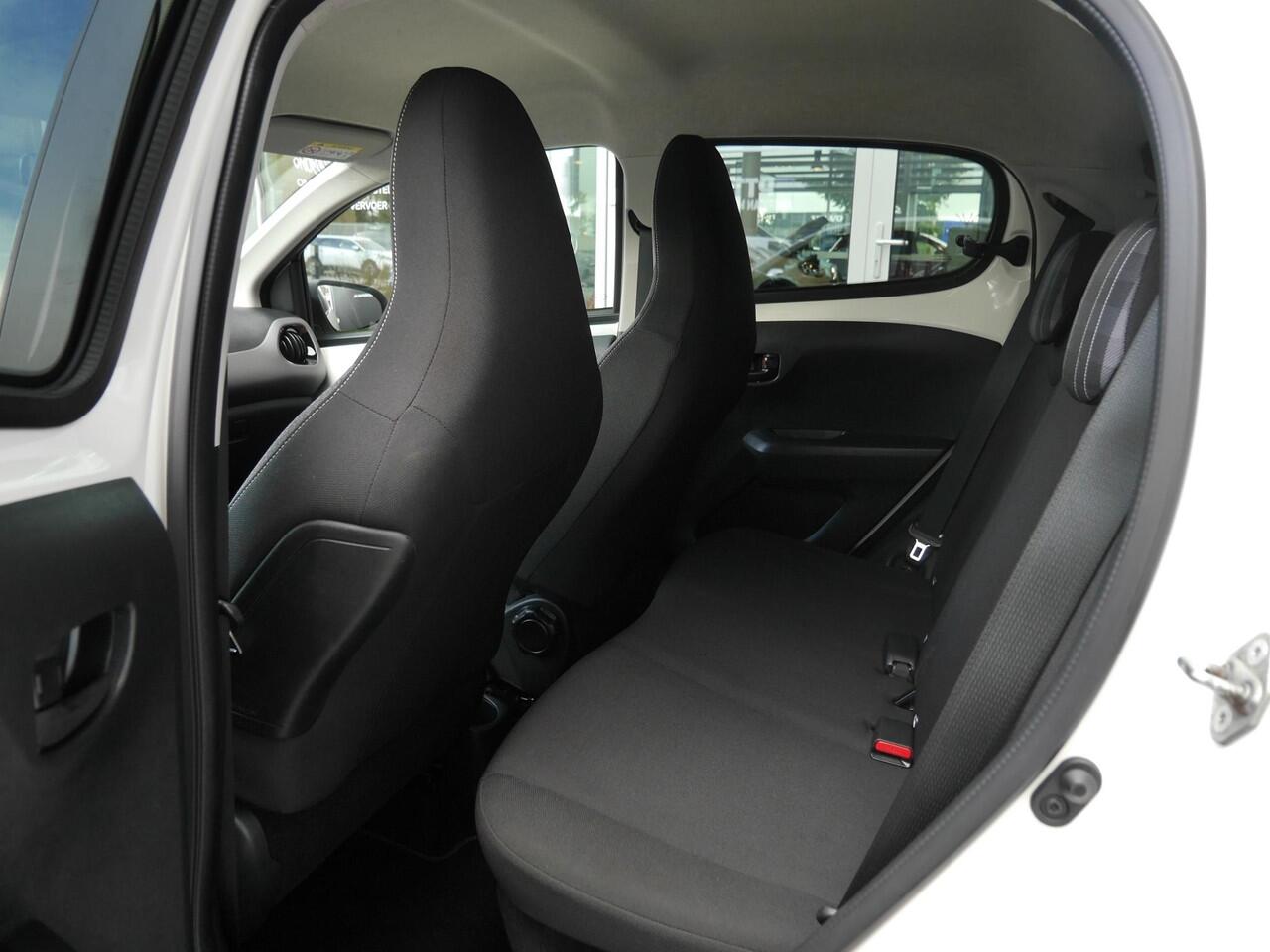 Peugeot 108 1.0 e-VTi Style | Airco | 5 deurs | Extra getint glas | Mistlampen | Elektrische ramen voor | Chrome spiegelkappen | Snelheidsbegrenzer