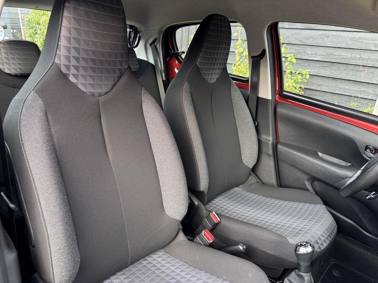 Peugeot 108 Allure 1.0 e-VTi 72PK 5DRS Climate control, Navigatie, Achteruitrijcamera, Apple Carplay, Android Auto