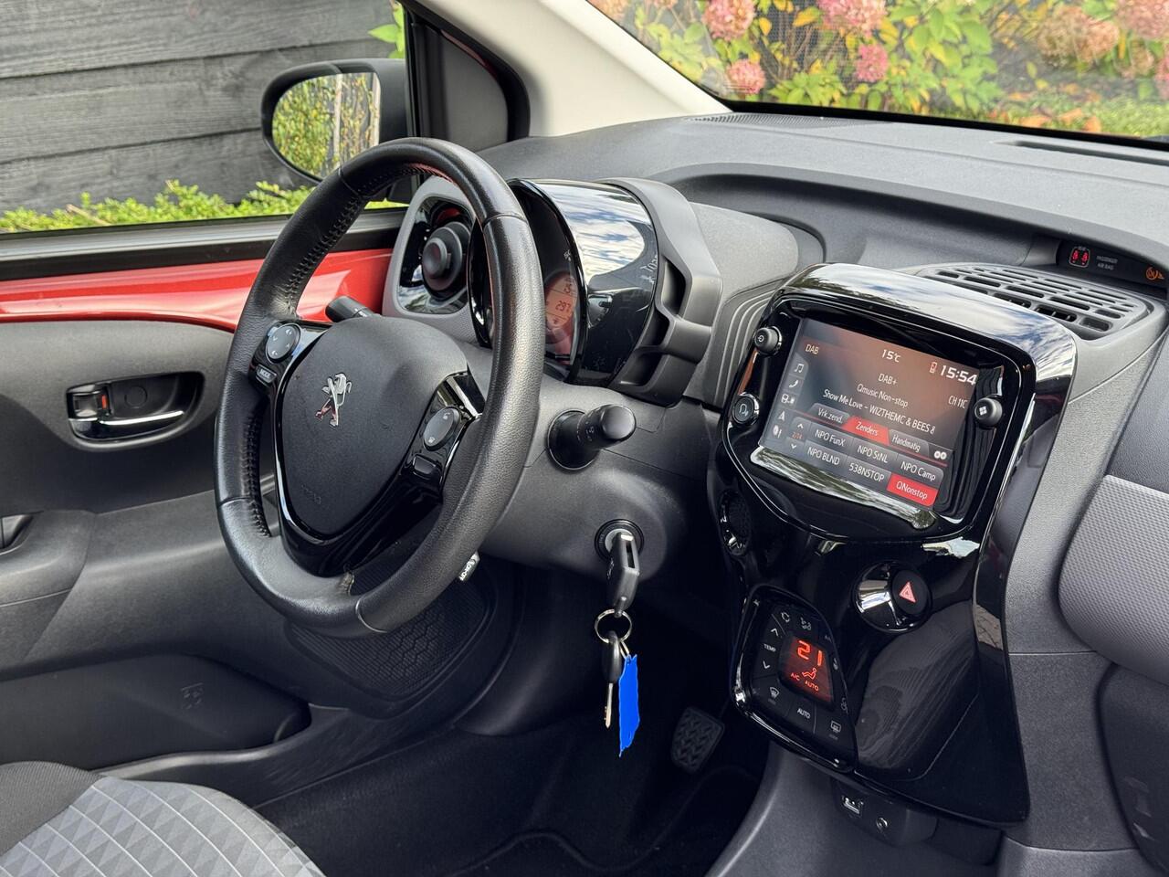 Peugeot 108 Allure 1.0 e-VTi 72PK 5DRS Climate control, Navigatie, Achteruitrijcamera, Apple Carplay, Android Auto
