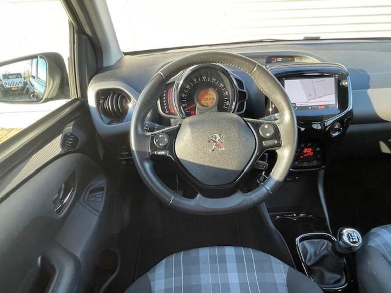 Peugeot 108 1.0 e-VTi Blue Lease Executive