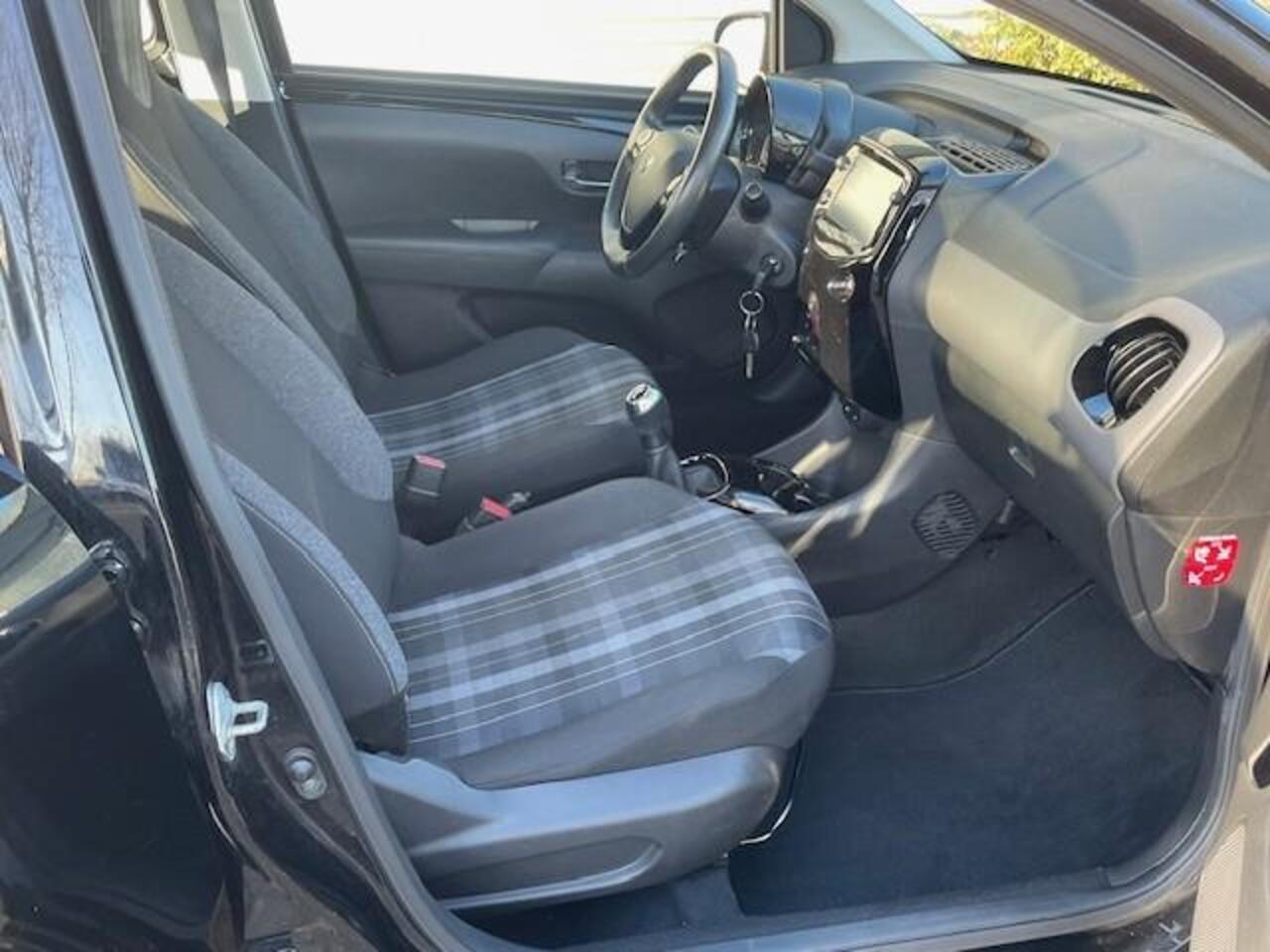 Peugeot 108 1.0 e-VTi Blue Lease Executive