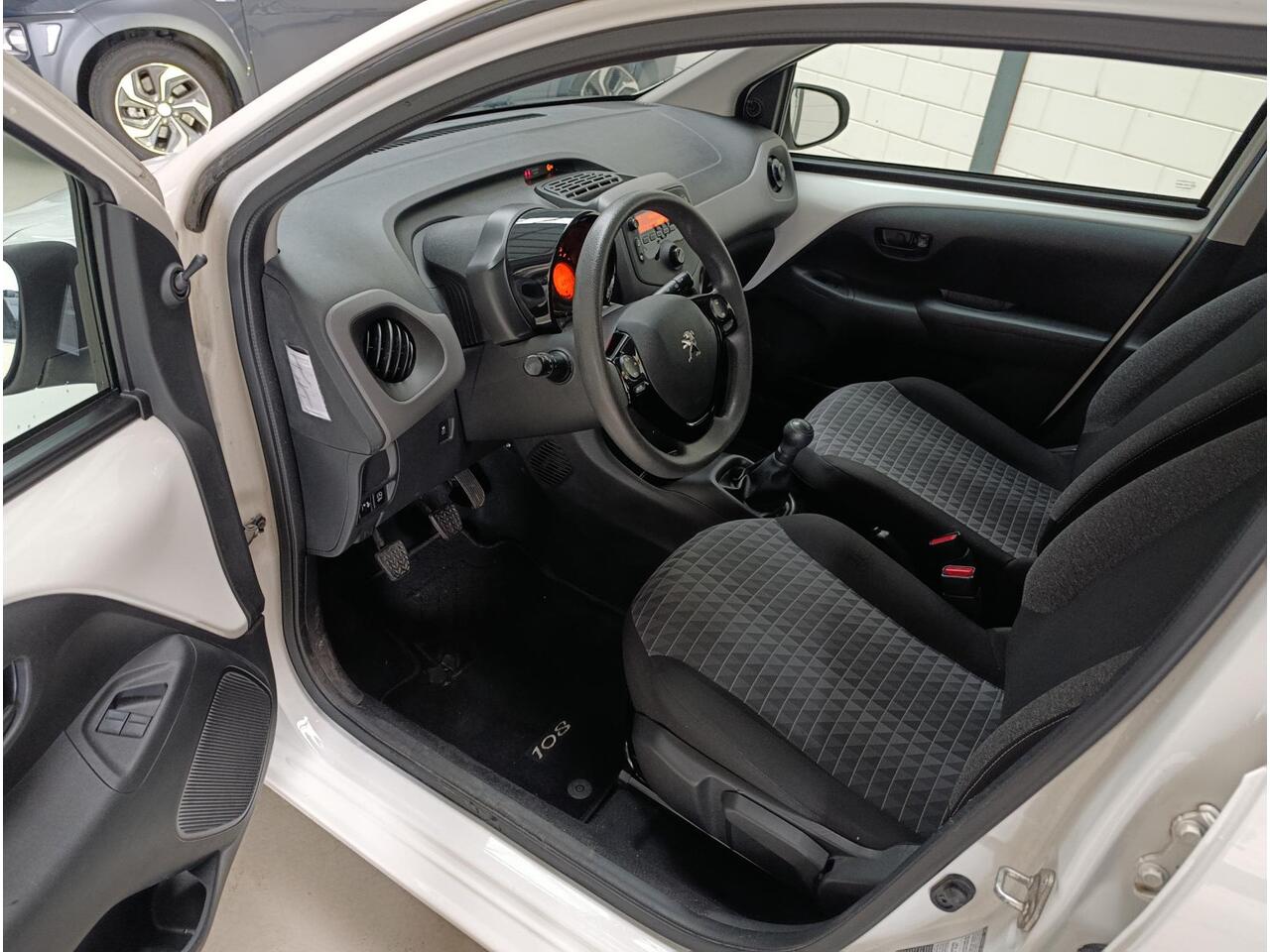 Peugeot 108 1.0 e-VTi Active Airconditioning | Audiosysteem | Centrale vergrendeling | Electrische bedienbare ramen,