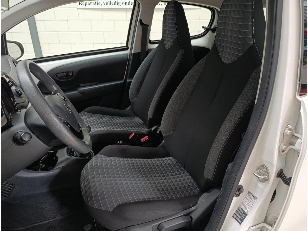 Peugeot 108 1.0 e-VTi Active Airconditioning | Audiosysteem | Centrale vergrendeling | Electrische bedienbare ramen,