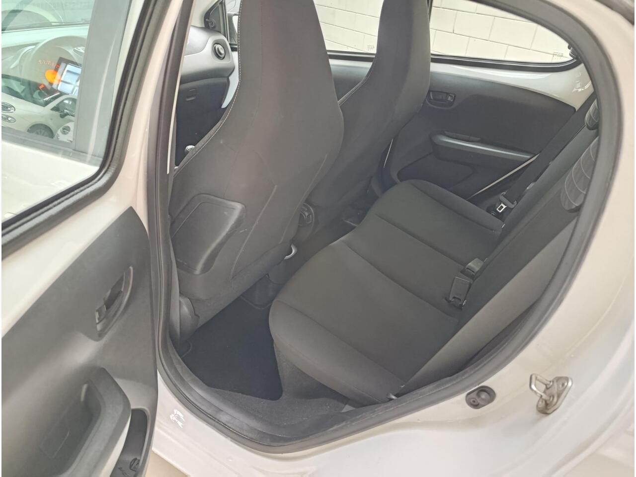 Peugeot 108 1.0 e-VTi Active Airconditioning | Audiosysteem | Centrale vergrendeling | Electrische bedienbare ramen,