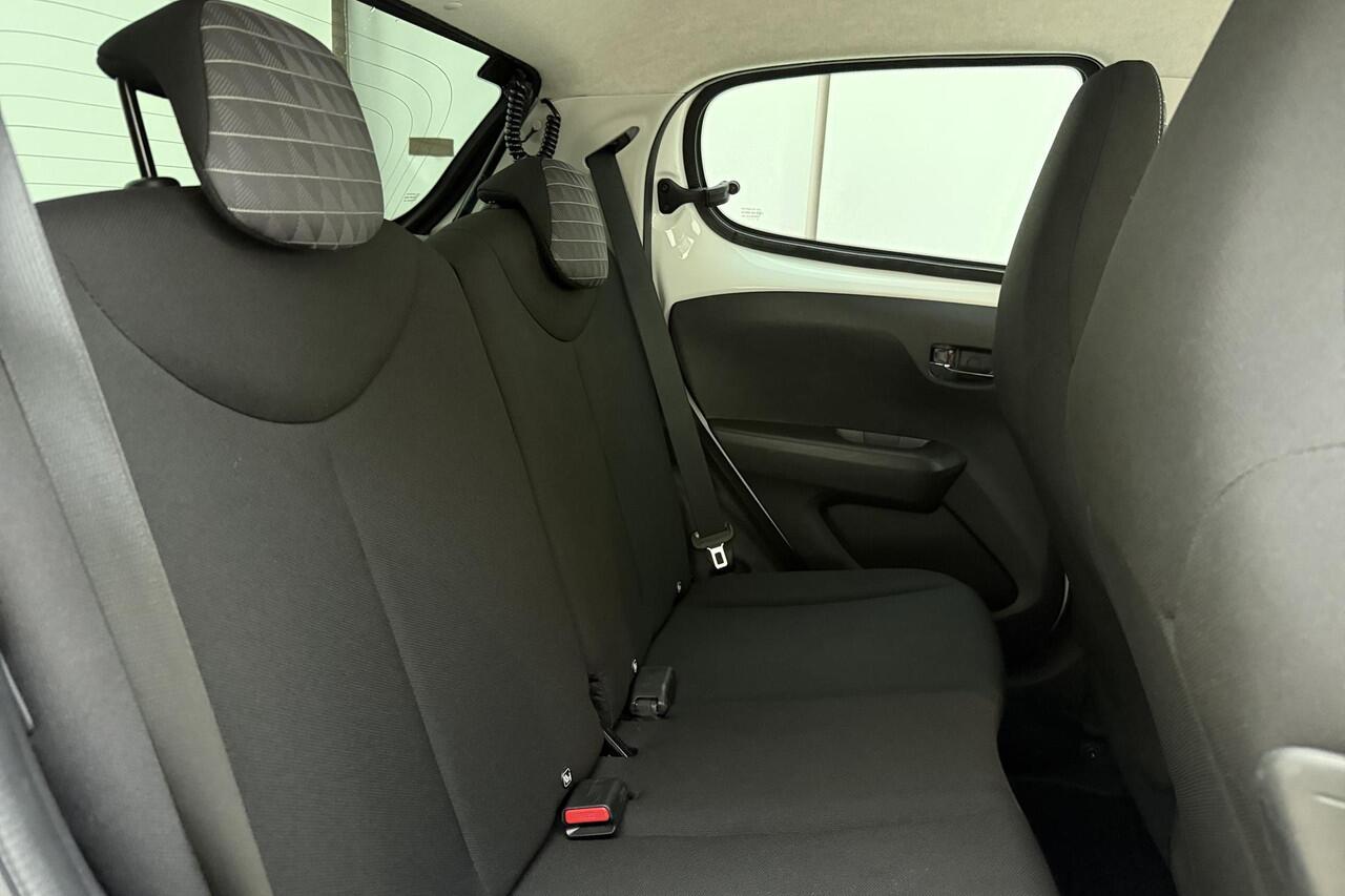 Peugeot 108 1.0 e-VTi Allure | Apple carplay/Android auto | Climate control | Achteruitrijcamera | Lichtmetalen velgen 15'' |