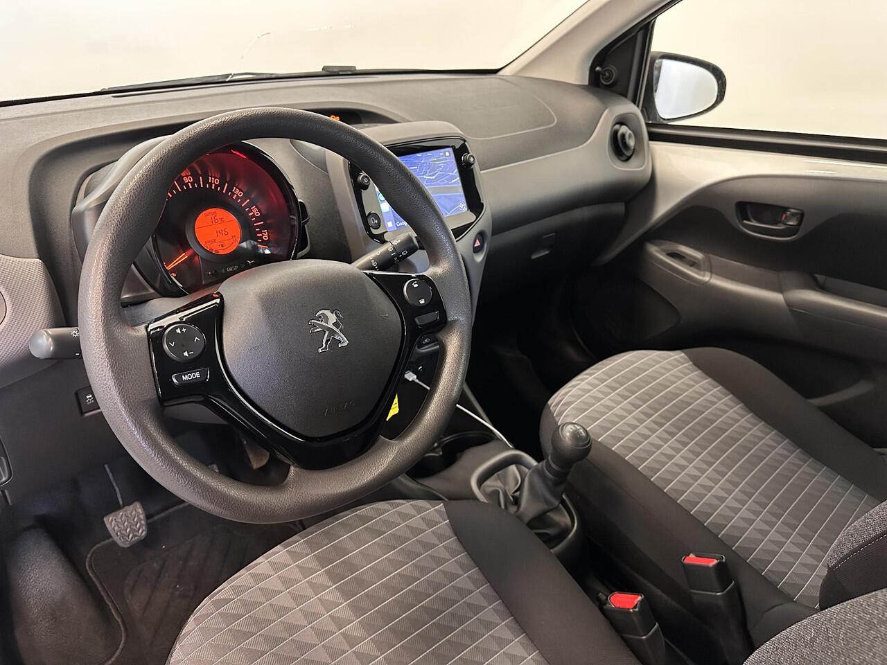 Peugeot 108 1.0 e-VTi Active Airco Caplay Navi Achteruitrijcamera Leder MF Stuurwiel