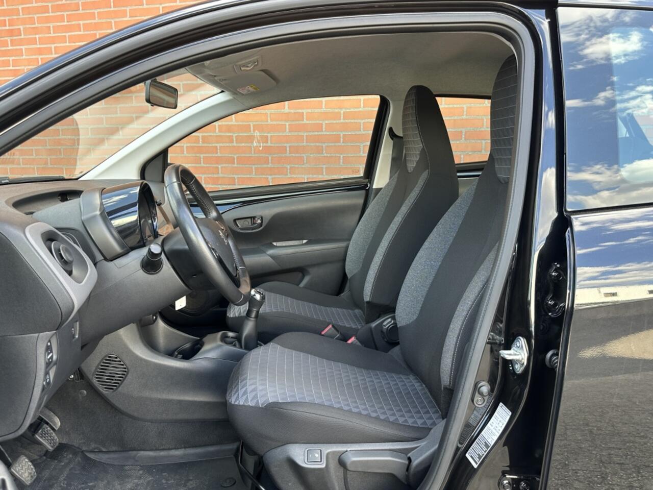 Peugeot 108 Peugeot 108 1.0 e-VTi Active Pack Techno Vive la Vie!