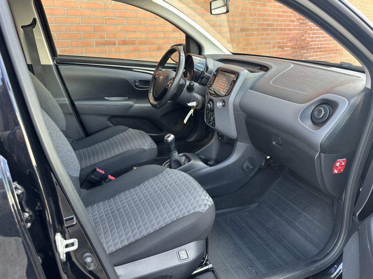 Peugeot 108 Peugeot 108 1.0 e-VTi Active Pack Techno Vive la Vie!