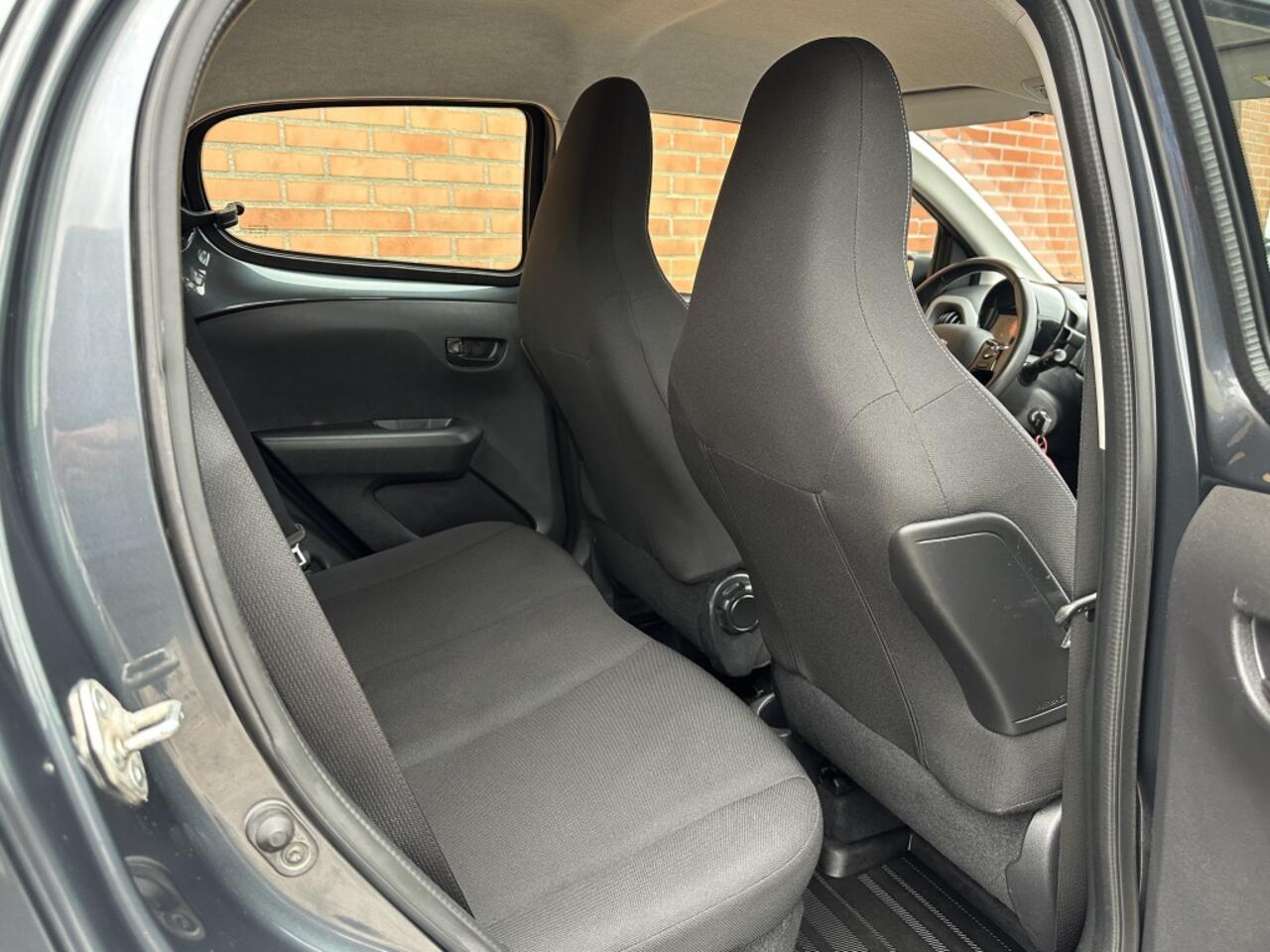 Peugeot 108 1.0 e-VTi Active Pack Techno- Petit, charmant & techno chic!