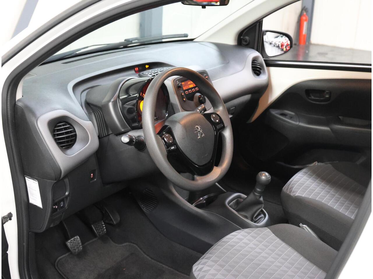 Peugeot 108 1.0 e-VTi Active | 1ste eigenaar | Airco | Bluetooth | LED | Start/Stop Systeem | Buitenspiegels elektrisch verstel -en verwarmbaar | Isofix |