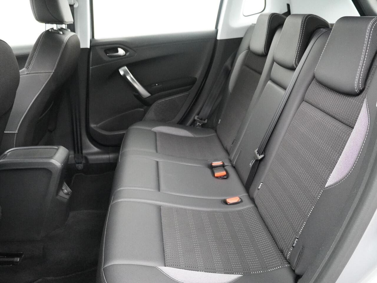 Peugeot 2008 1.2 110pk PureTech Allure - Apple Carplay & Android Auto - Parkeersensoren Achter - Cruise Control - Airco