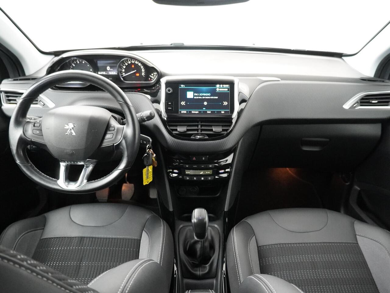 Peugeot 2008 1.2 110pk PureTech Allure - Apple Carplay & Android Auto - Parkeersensoren Achter - Cruise Control - Airco