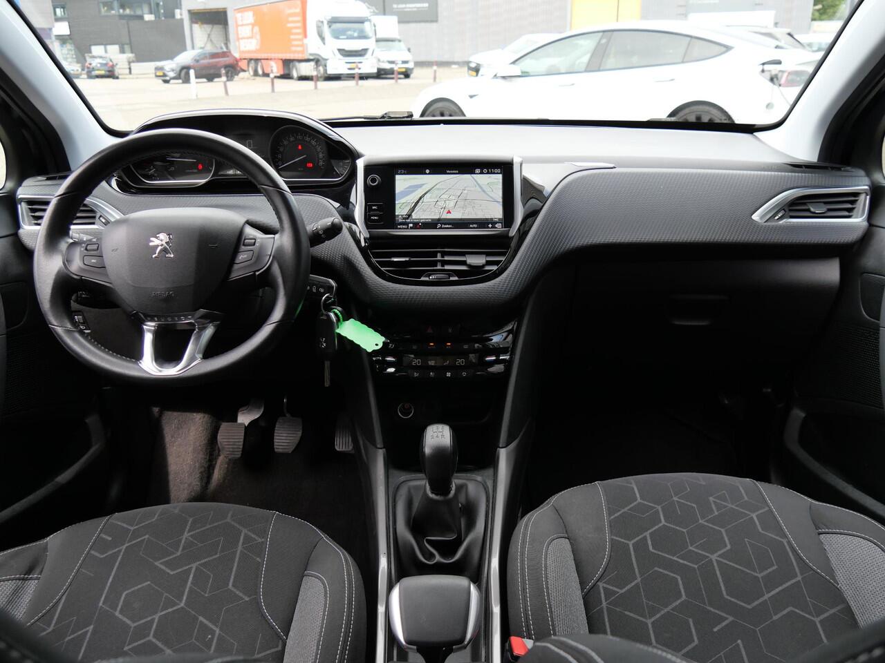 Peugeot 2008 1.2 110PK CARPLAY/ PACK CONNECT