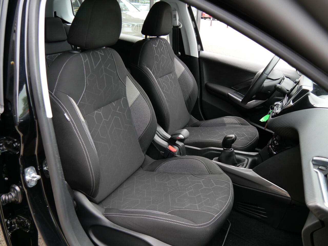 Peugeot 2008 1.2 110PK CARPLAY/ PACK CONNECT