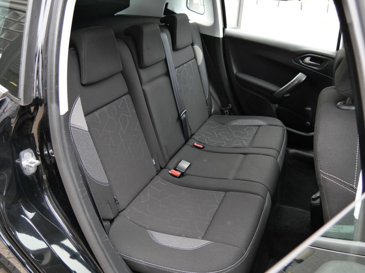 Peugeot 2008 1.2 110PK CARPLAY/ PACK CONNECT