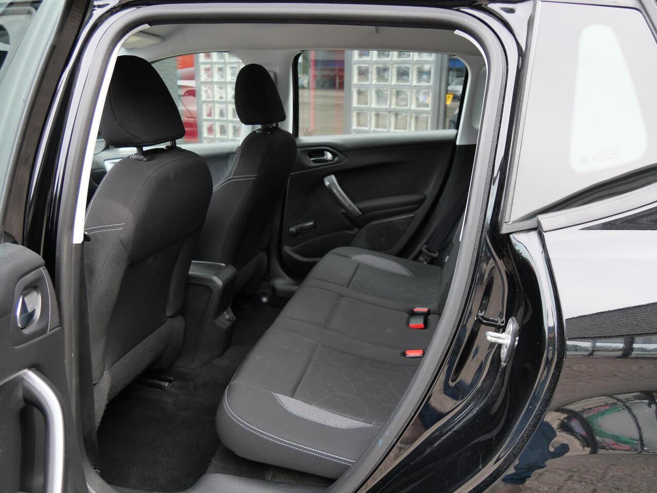 Peugeot 2008 1.2 110PK CARPLAY/ PACK CONNECT