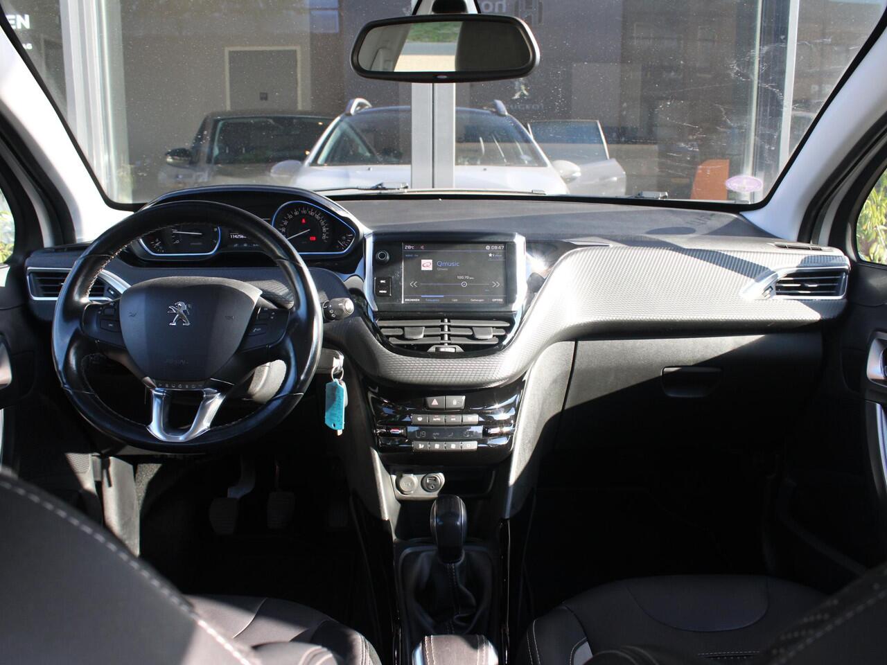 Peugeot 2008 1.2 PureTech 110PK Allure Stoelverwarming, Panoramadak en Climate Control