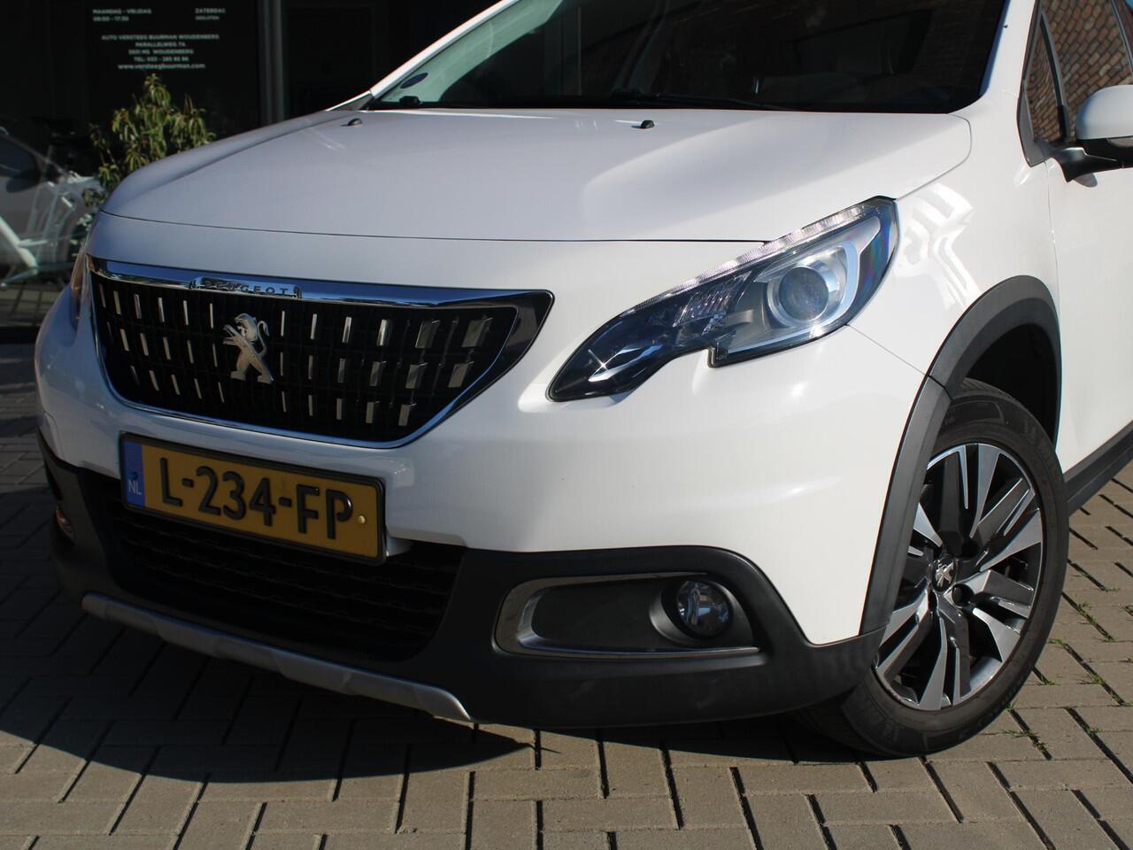 Peugeot 2008 1.2 PureTech 110PK Allure Stoelverwarming, Panoramadak en Climate Control