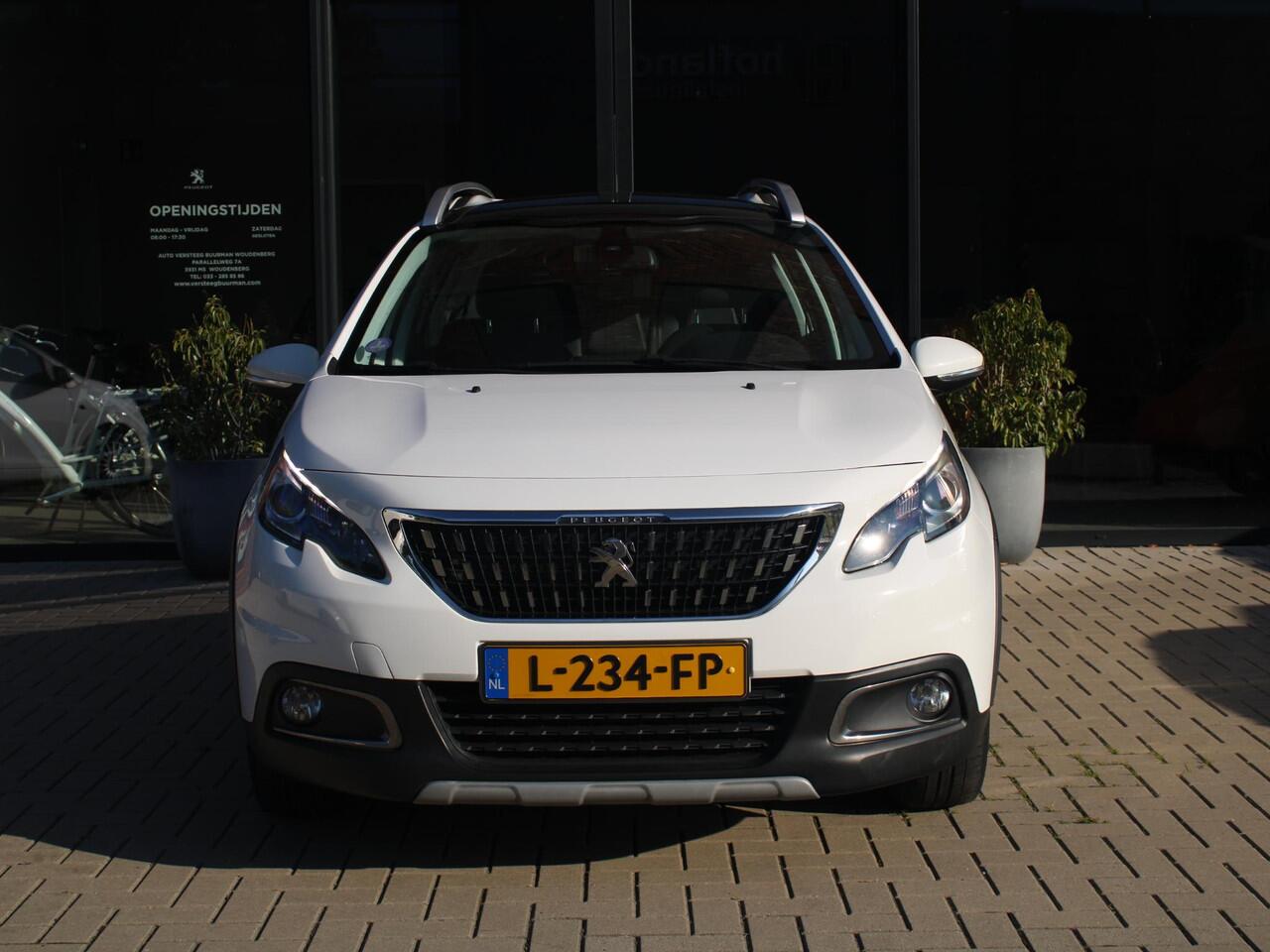 Peugeot 2008 1.2 PureTech 110PK Allure Stoelverwarming, Panoramadak en Climate Control