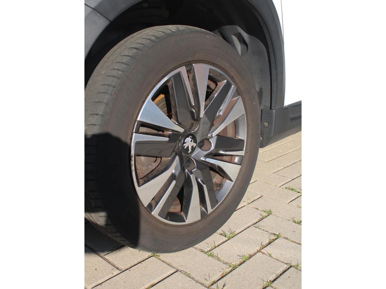 Peugeot 2008 1.2 PureTech 110PK Allure Stoelverwarming, Panoramadak en Climate Control