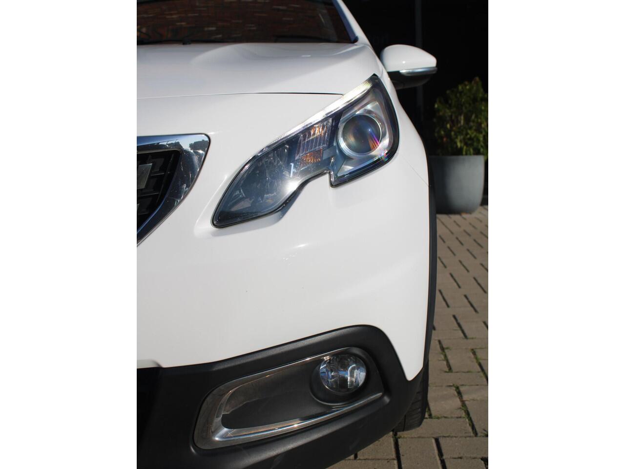 Peugeot 2008 1.2 PureTech 110PK Allure Stoelverwarming, Panoramadak en Climate Control