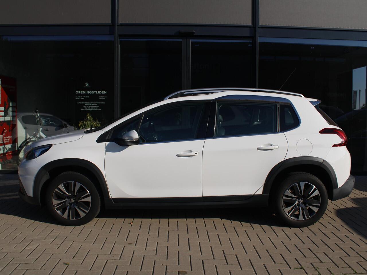 Peugeot 2008 1.2 PureTech 110PK Allure Stoelverwarming, Panoramadak en Climate Control