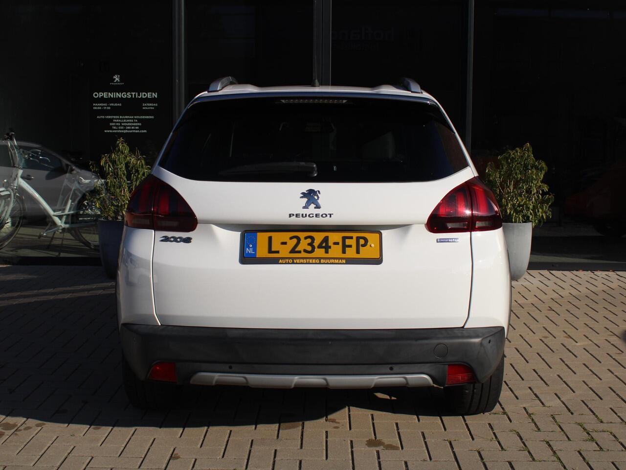Peugeot 2008 1.2 PureTech 110PK Allure Stoelverwarming, Panoramadak en Climate Control