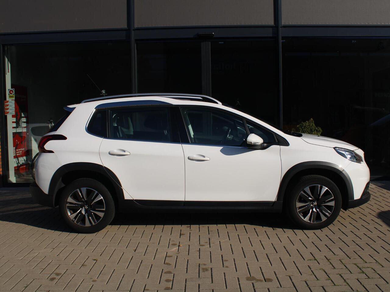 Peugeot 2008 1.2 PureTech 110PK Allure Stoelverwarming, Panoramadak en Climate Control