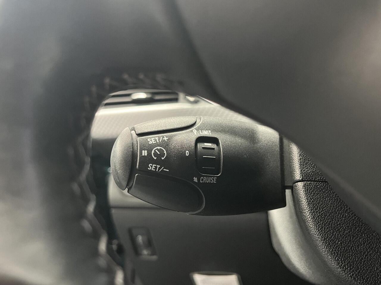 Peugeot 2008 1.2 PureTech Allure Automaat, Met Trekhaak, Apple Carplay & Android Auto, Achteruitrij Camera, CruiseControl