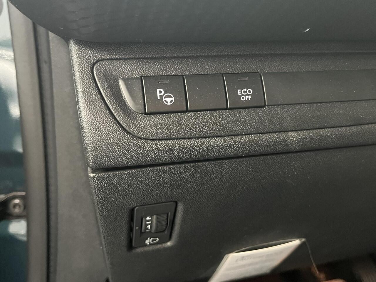 Peugeot 2008 1.2 PureTech Allure Automaat, Met Trekhaak, Apple Carplay & Android Auto, Achteruitrij Camera, CruiseControl