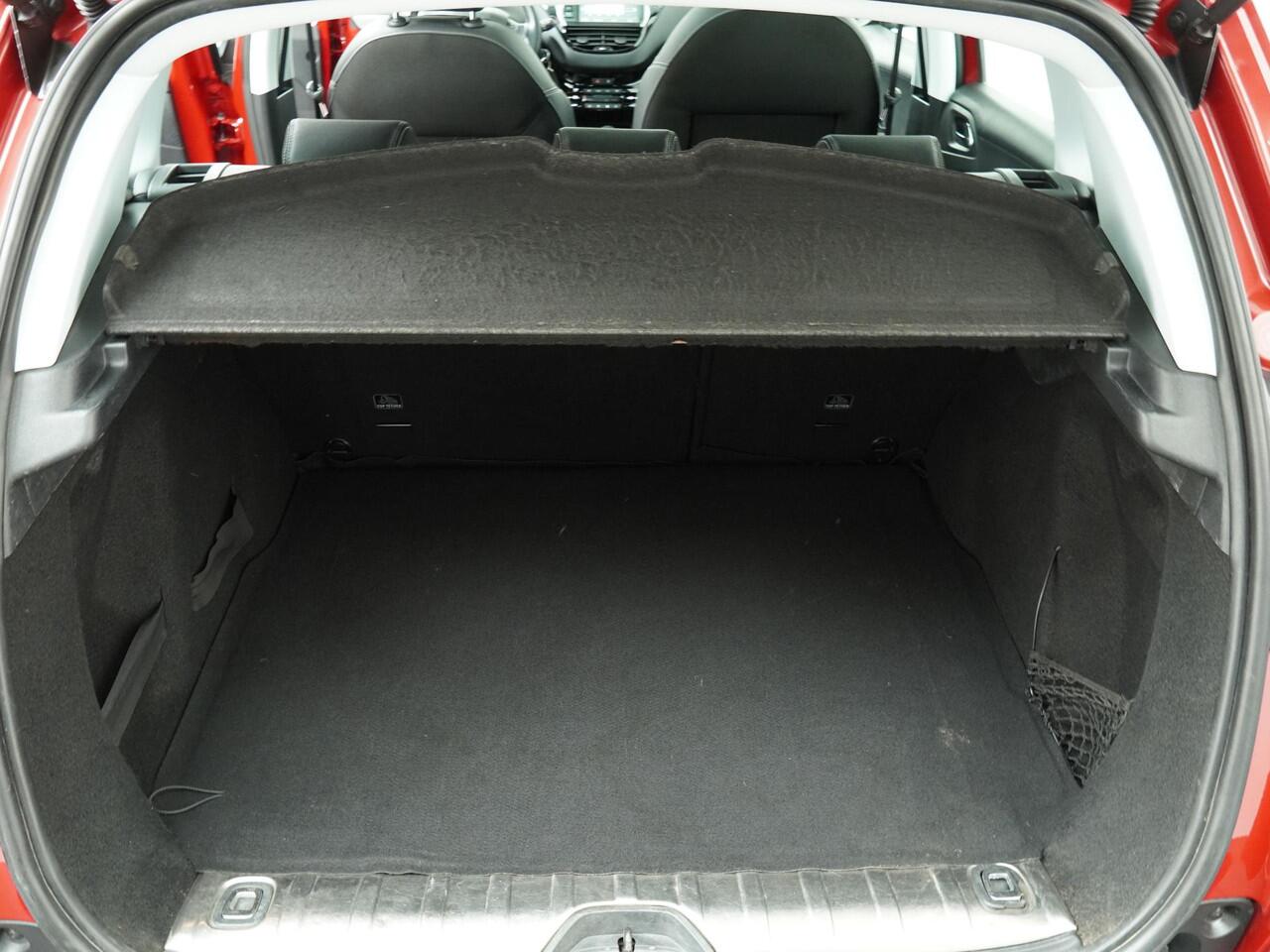 Peugeot 2008 1.2 PureTech Allure Automaat - Navigatie - Half lederen bekleding - Climate Control