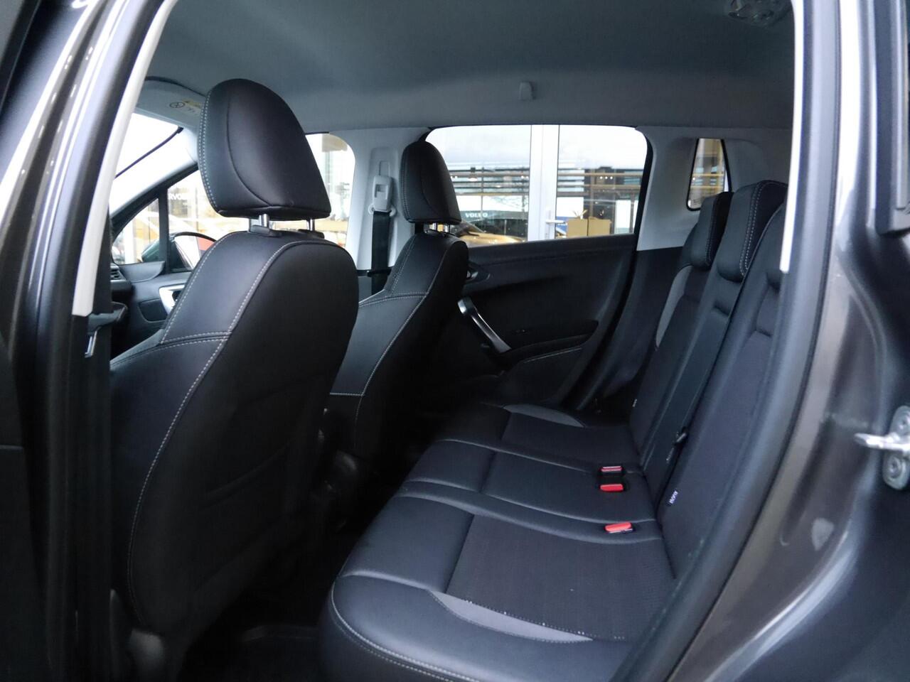 Peugeot 2008 1.2 PureTech Allure | Navigatie | Apple carplay & android auto | Trekhaak | Climate control | Lichtmetalen velgen | Dab radio | Cruise control | Extra getint glas | Grip control