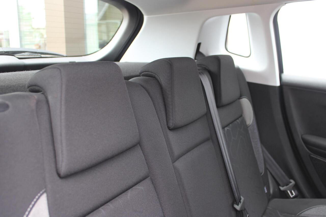 Peugeot 2008 1.2 PureTech 110pk Blue Lion Automaat EAT6 Airco Navi Carplay DAB