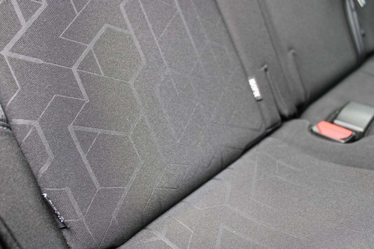 Peugeot 2008 1.2 PureTech 110pk Blue Lion Automaat EAT6 Airco Navi Carplay DAB